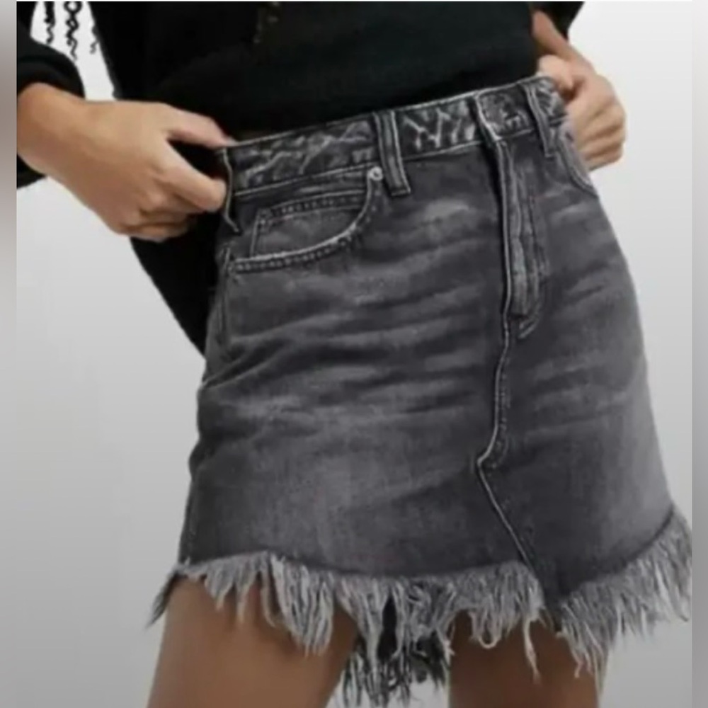 NWOT  People We The Free Bailey Raw Hem Frayed Denim Mini Skirt Size 27